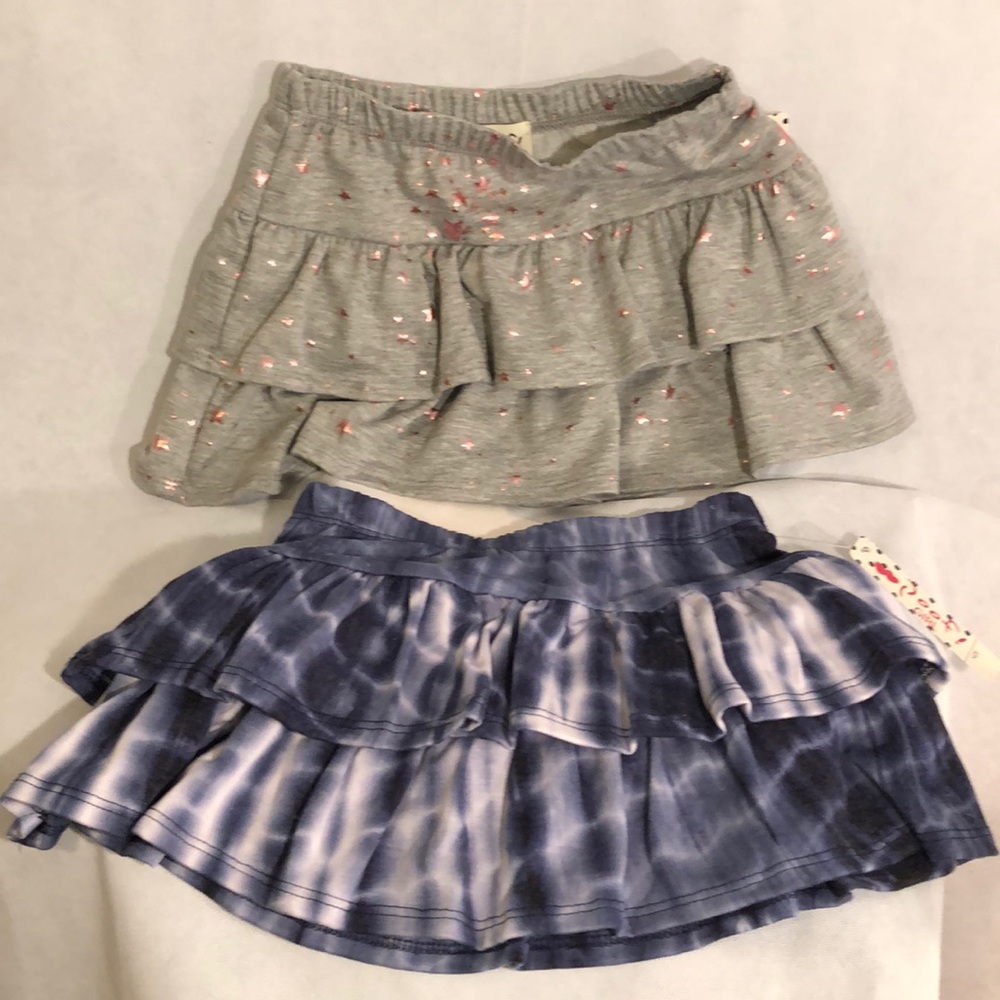 😊 New 2 girls Poof girls skirts Sz M (5/6)